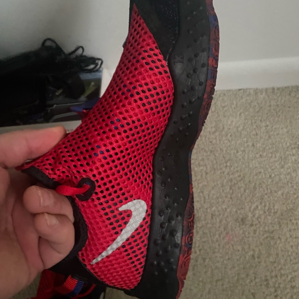 Nice Used Sneaker - image 4